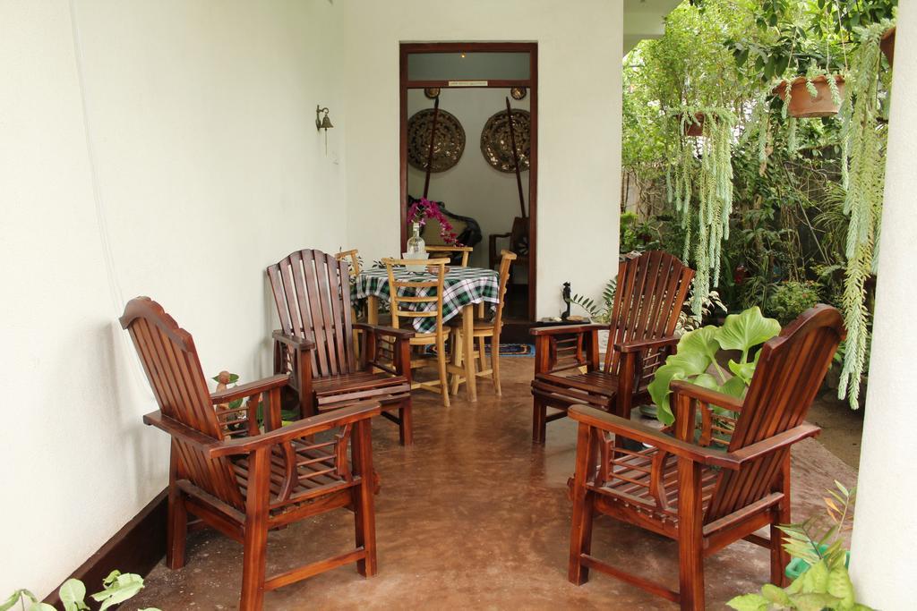 Weerakoon Garden Guest Hotel Hikkaduwa Exterior photo